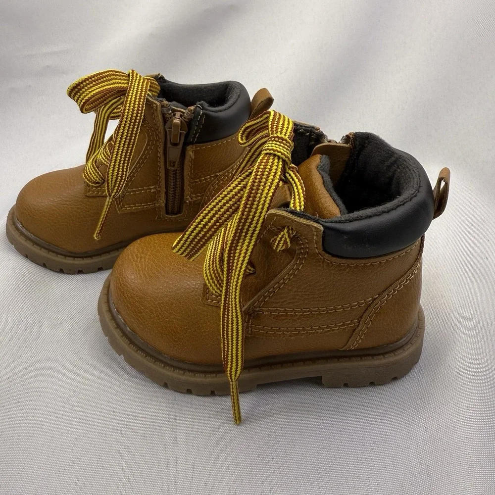 Carter's Unisex-Child Roy Fashion‎ Boot Size 5 Toddler